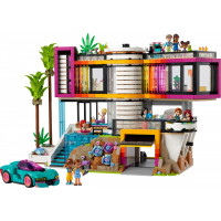 Блоковый конструктор LEGO Современный особняк Андреа (42639)