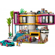 Блоковый конструктор LEGO Современный особняк Андреа (42639)